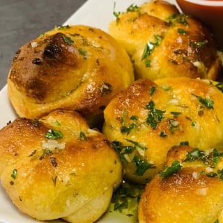 Garlic Knots with Cheese